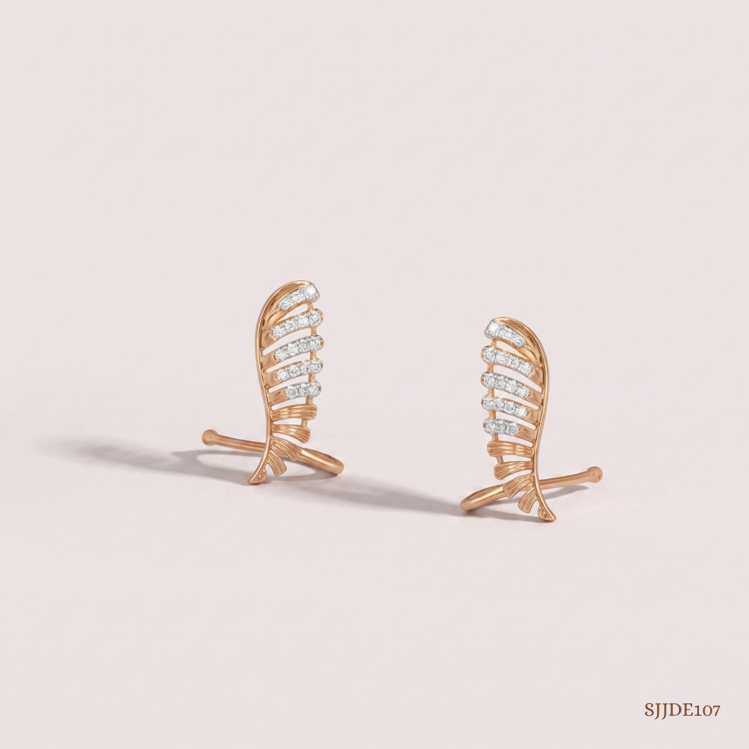 SJJDE107 | Ribbed Wing Diamond Stud Earrings