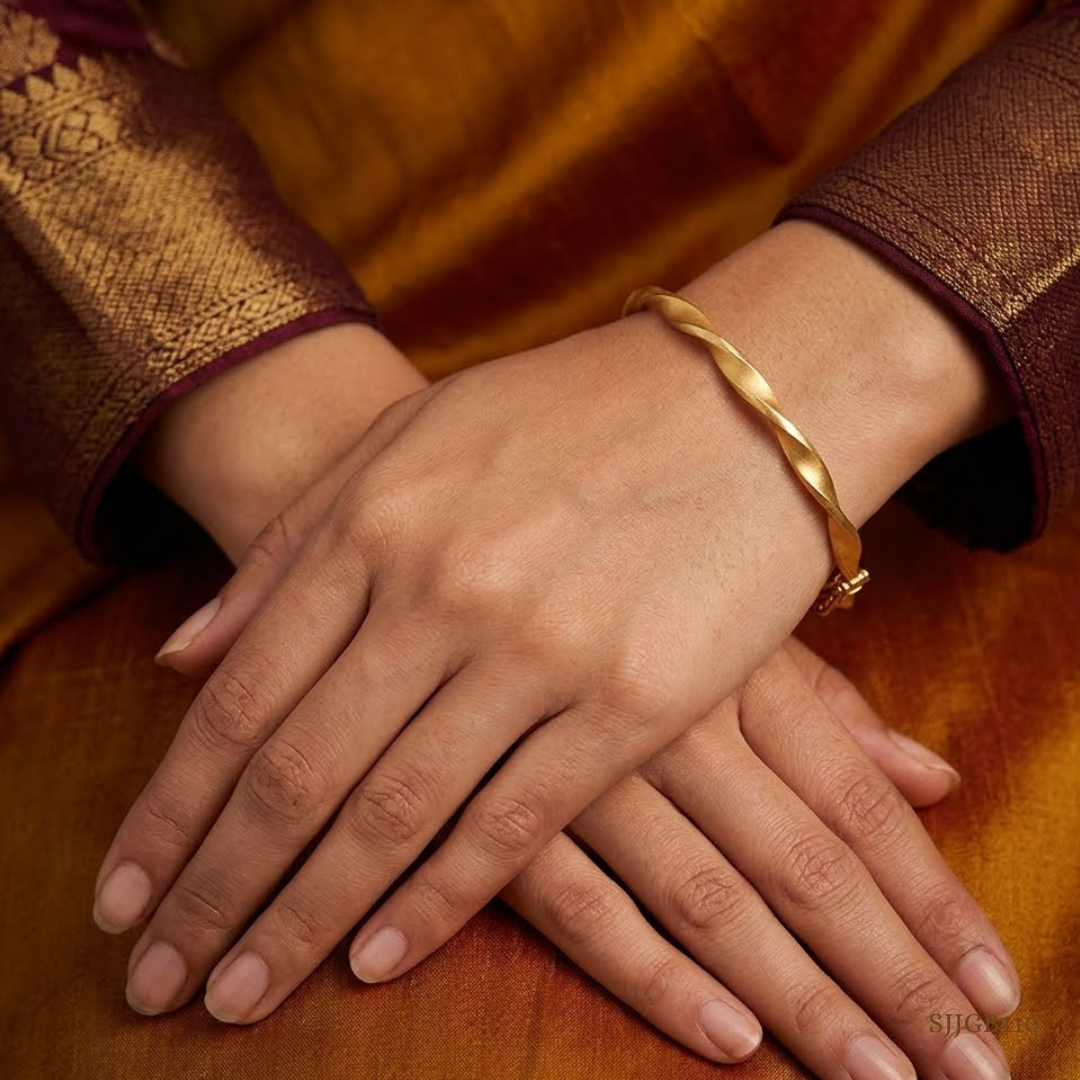 SJJGB110 | Gleam Wave Textured Gold Bangle with Modern Luxury Finish