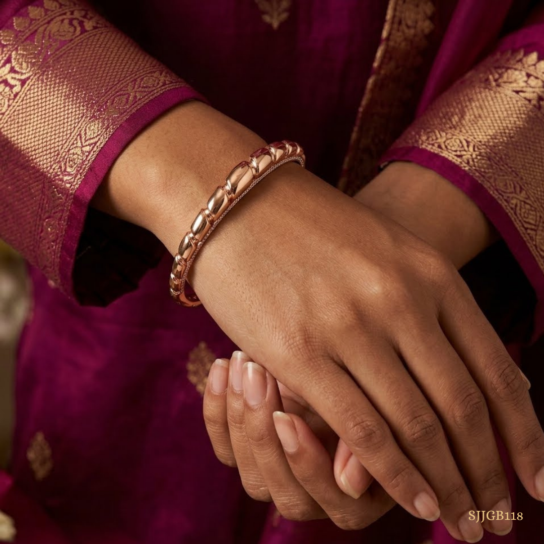 SJJGB118 | Chic Fluidity Rose Gold Bangle with Contemporary Curved Design