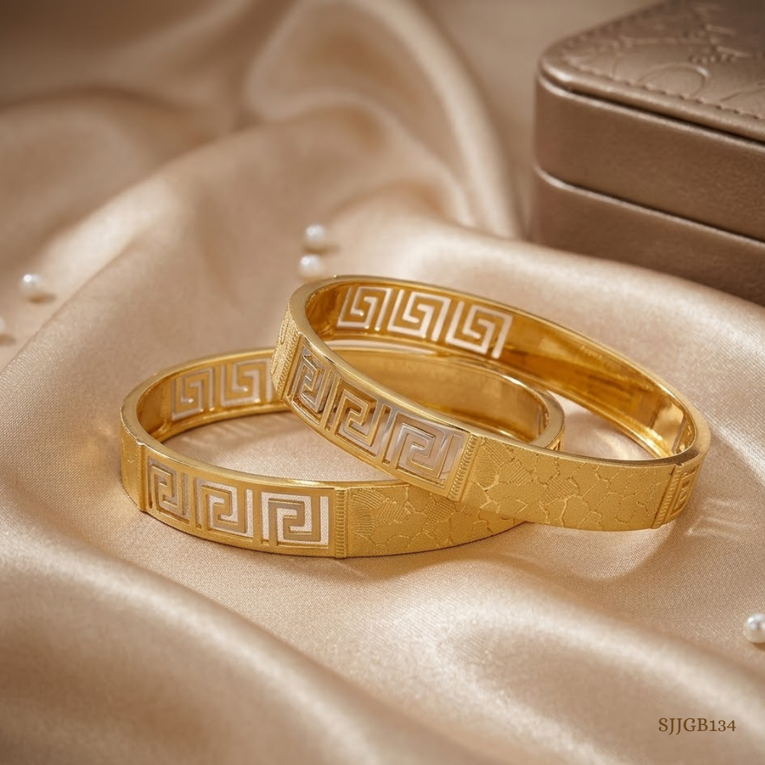 SJJGB134 | Artistic Yellow Gold Carved Bangles with Luxury Craftsmanship