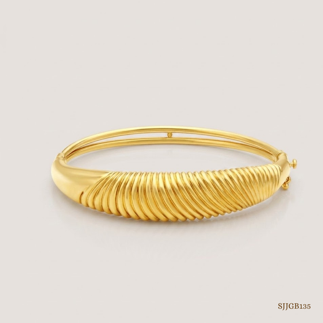 SJJGB135 | Sophisticated Yellow Gold Ribbed Bangle with Elegant Texture