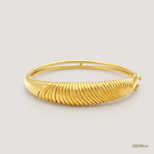 SJJGB135 | Sophisticated Yellow Gold Ribbed Bangle with Elegant Texture