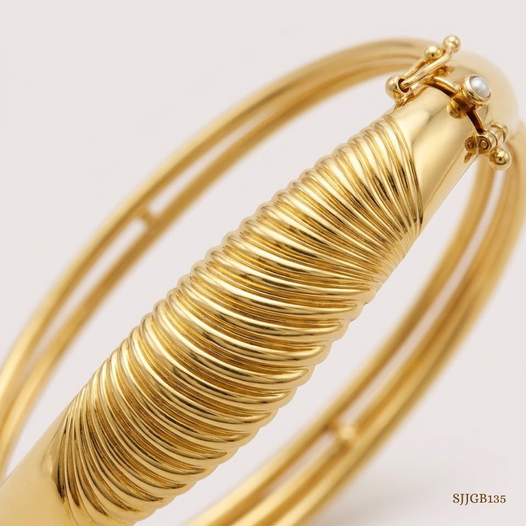 SJJGB135 | Sophisticated Yellow Gold Ribbed Bangle with Elegant Texture