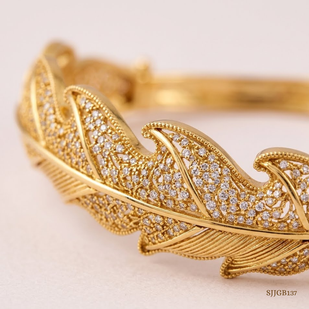 SJJGB137 | Matchless Yellow Gold Feather Bangle with Graceful Detailing