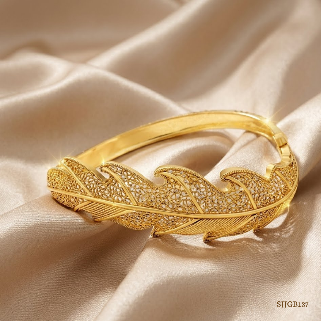 SJJGB137 | Matchless Yellow Gold Feather Bangle with Graceful Detailing