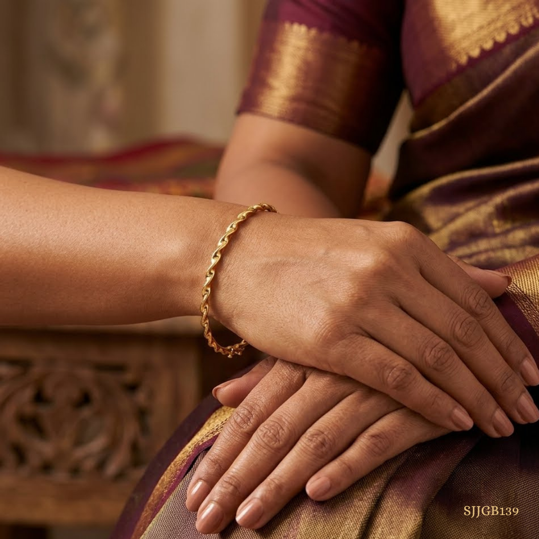 SJJGB139 | Graceful Twisted Gold Bangle with Elegant Contemporary Design
