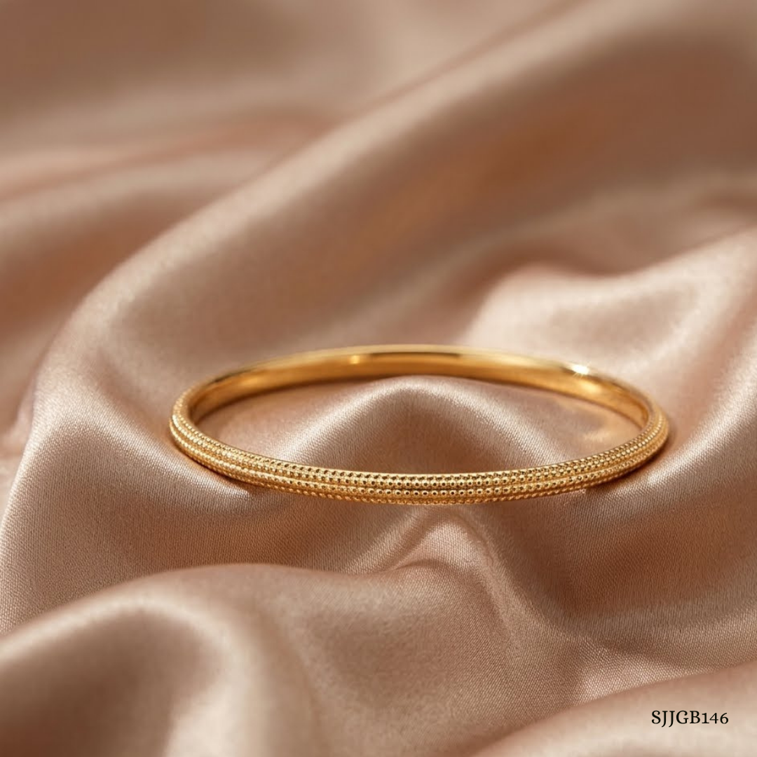 SJJGB146 | Playful Flick Stylish Gold Bangle with Contemporary Appeal