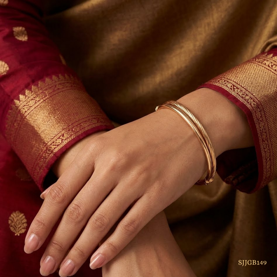 SJJGB149 | Urbane Yellow Gold Ribbed Bangle with Modern Luxury Texture