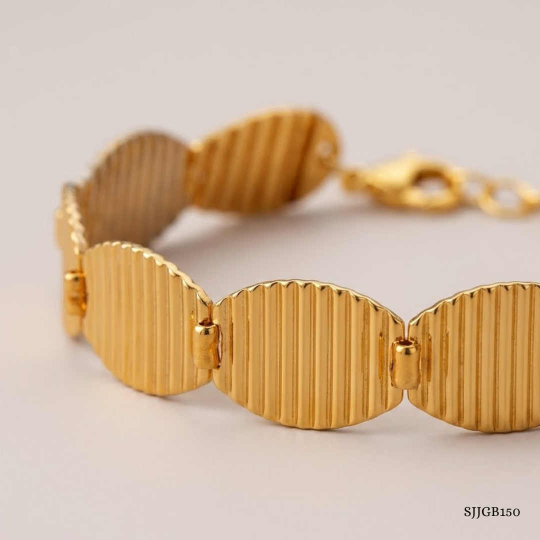SJJGB150 | Glam Wave Contemporary Gold Bangle with Stylish Curved Design