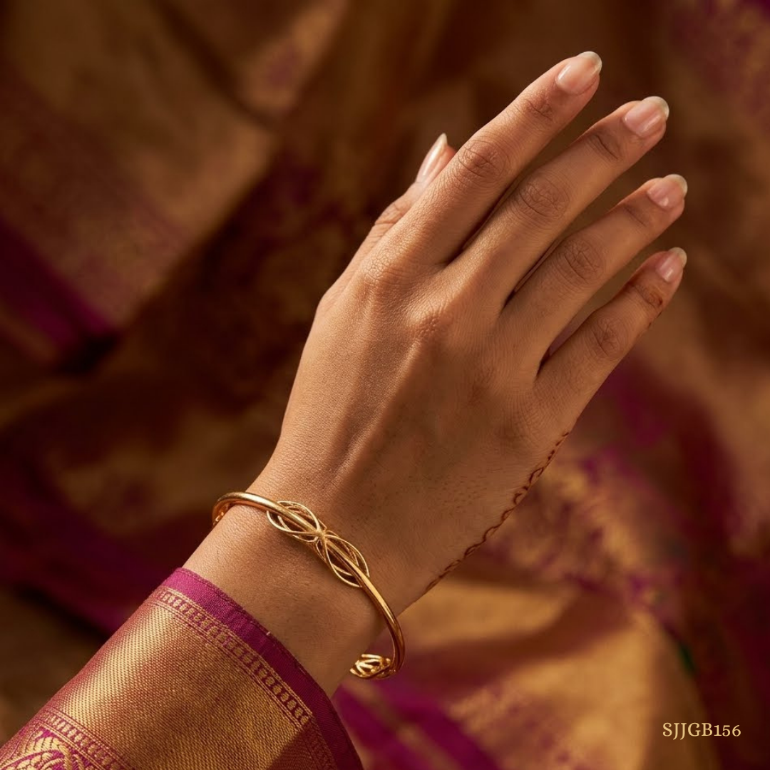 SJJGB156 | Intertwined Radiance Gold Bangle with Artistic Twisted Design