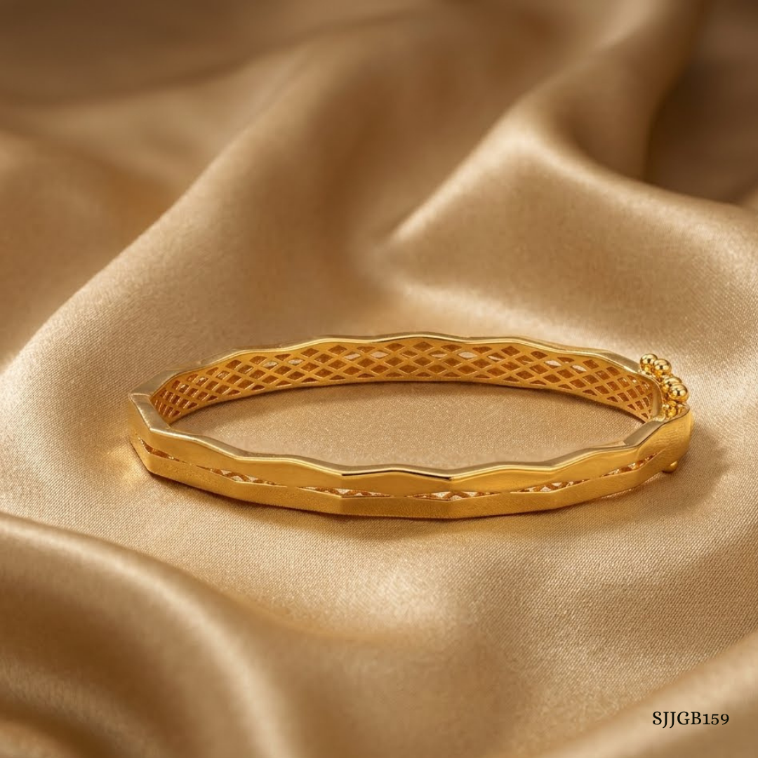SJJGB159 | Wave Lattice Contemporary Gold Bangle with Openwork Design