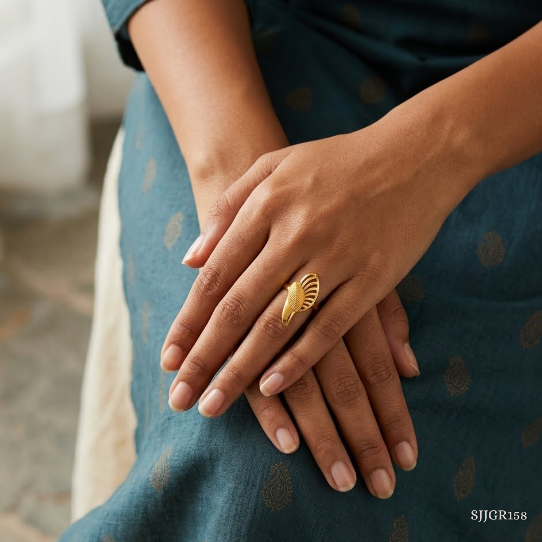 SJJGR158 | Flowing Leaf Nature-Inspired Gold Ring with Artistic Detailing